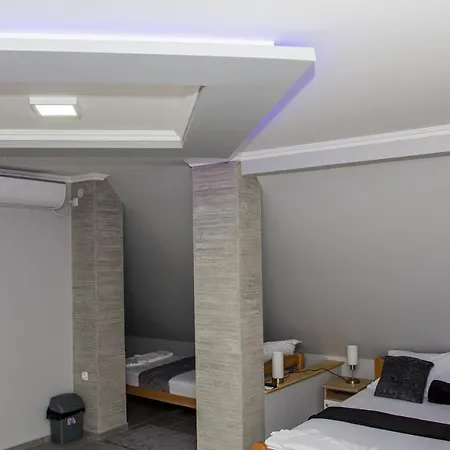 Guest house Feher Akac 3*